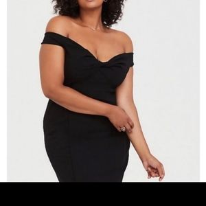 ISO BLACK OFF SHOULDER DRESS IN SZ 0 OR 1